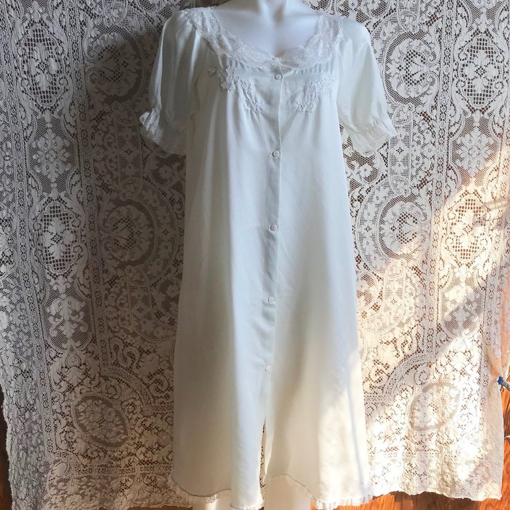 1950s Slinky Romantic Lacey Robe